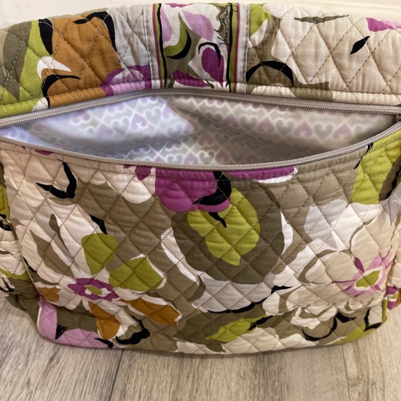 Vera Bradley Messenger Diaper Bag With Changing Pad - Picture 5 of 11